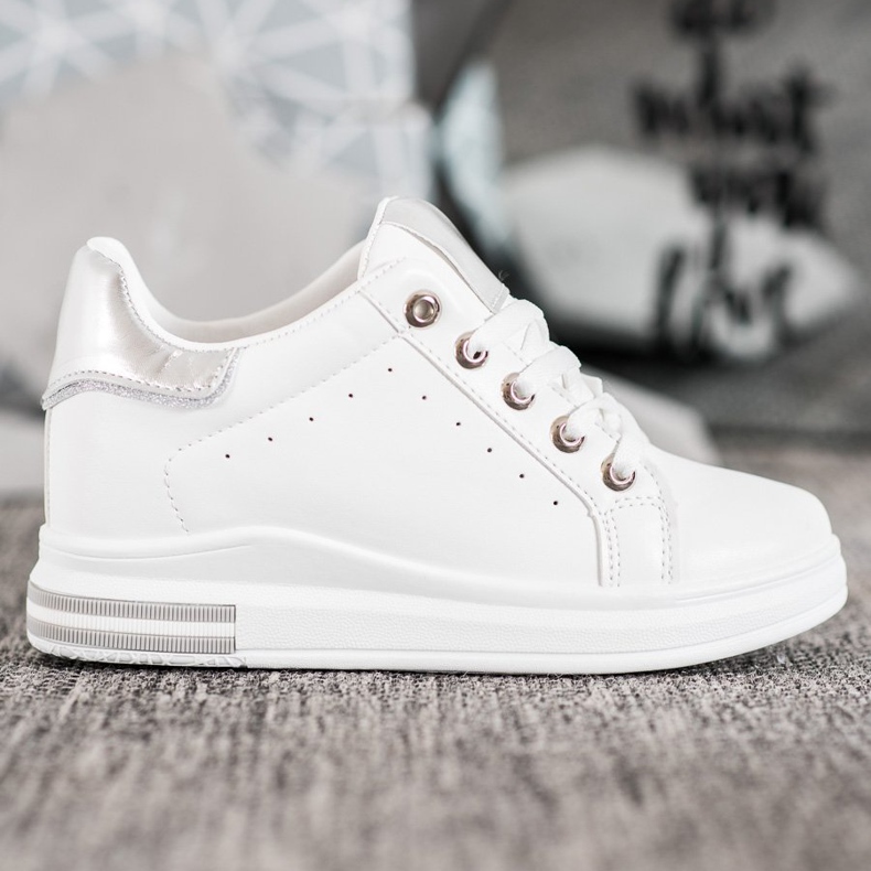 SHELOVET Scarpe sportive su una zeppa bianco 2