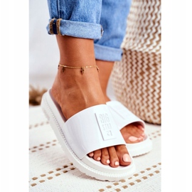 Pantofole da donna Big Star sulla piattaforma bianche FF274812 bianca 1