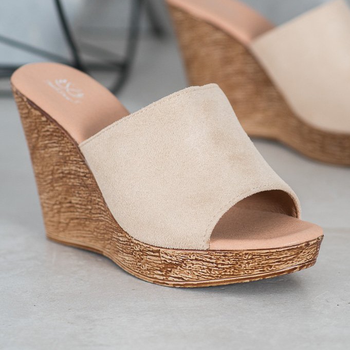 Small Swan Pantofole in pelle scamosciata chiara marrone 1