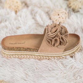 Small Swan Pantofole In Pelle Scamosciata Con Ornamenti marrone 2
