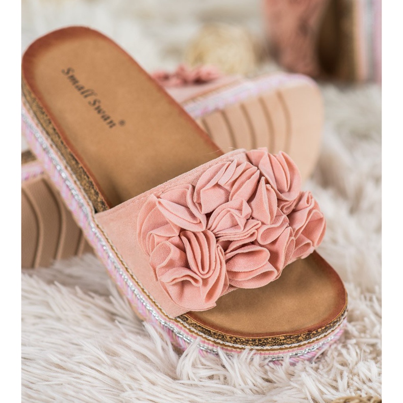 Small Swan Pantofole In Pelle Scamosciata Con Ornamenti rosa 1