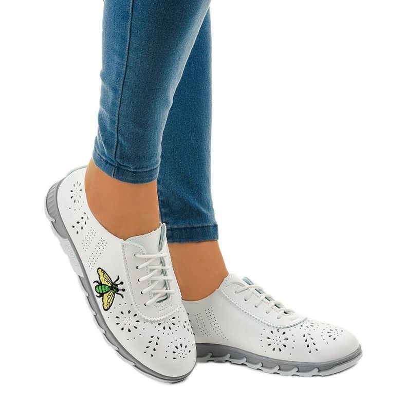 Sneakers bianche traforate con l'impronta JH81171-1 bianca 1