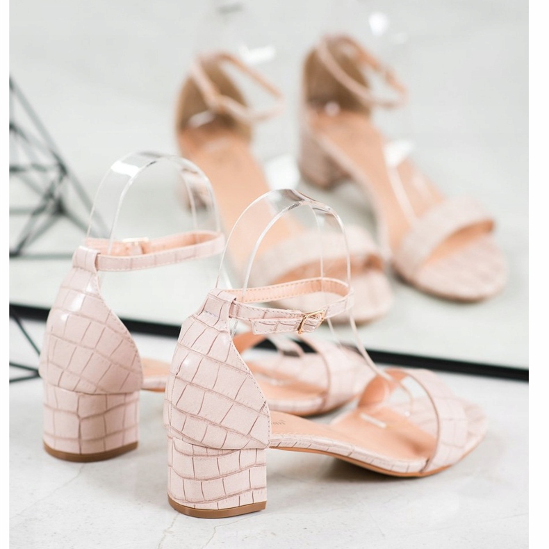 Small Swan Sandali comodi su un post basso beige 1