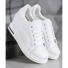 SHELOVET Scarpe sportive su una zeppa bianco 1