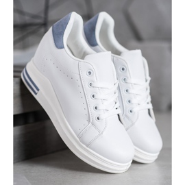 SHELOVET Scarpe sportive su una zeppa bianco 1
