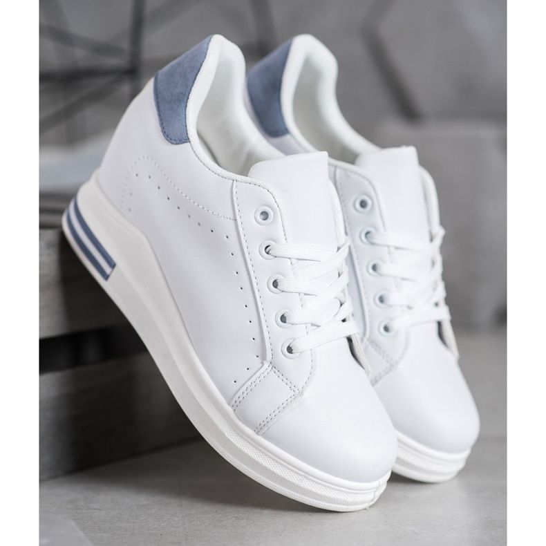 SHELOVET Scarpe sportive su una zeppa bianca 1
