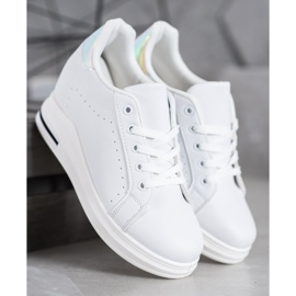 SHELOVET Scarpe sportive su una zeppa bianco 1