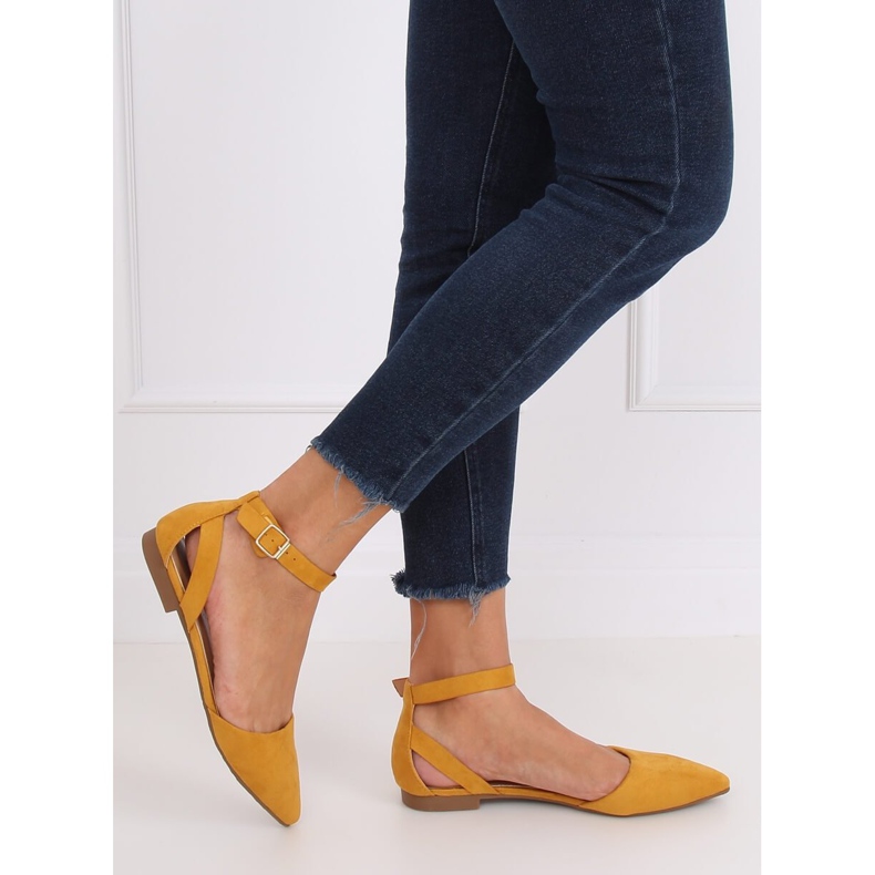 CL73P Ballerine giallo miele con chiusura 1