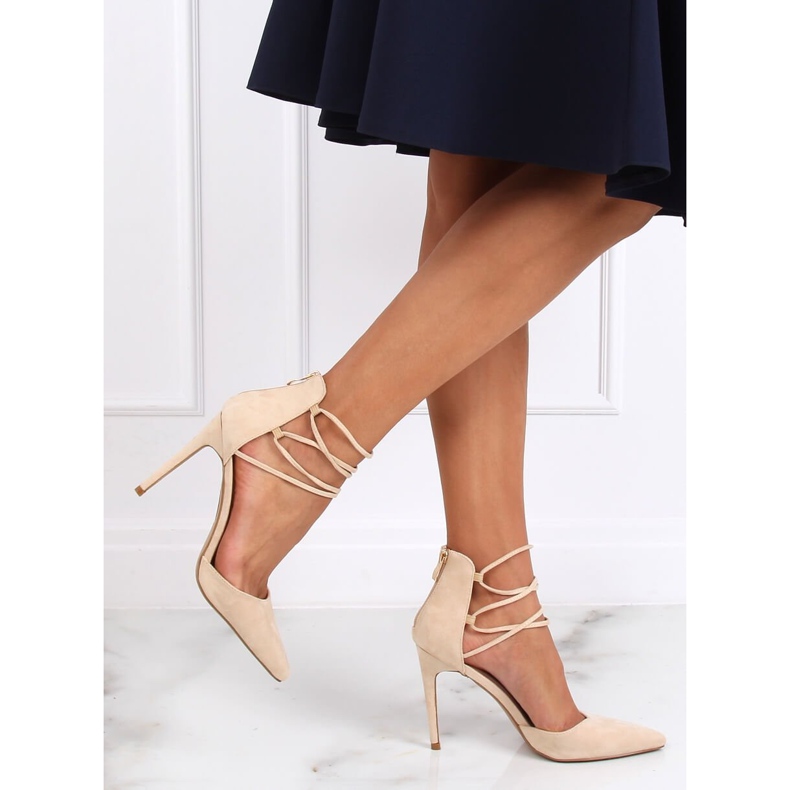 Décolleté su una spilla beige SY66P Beige 1