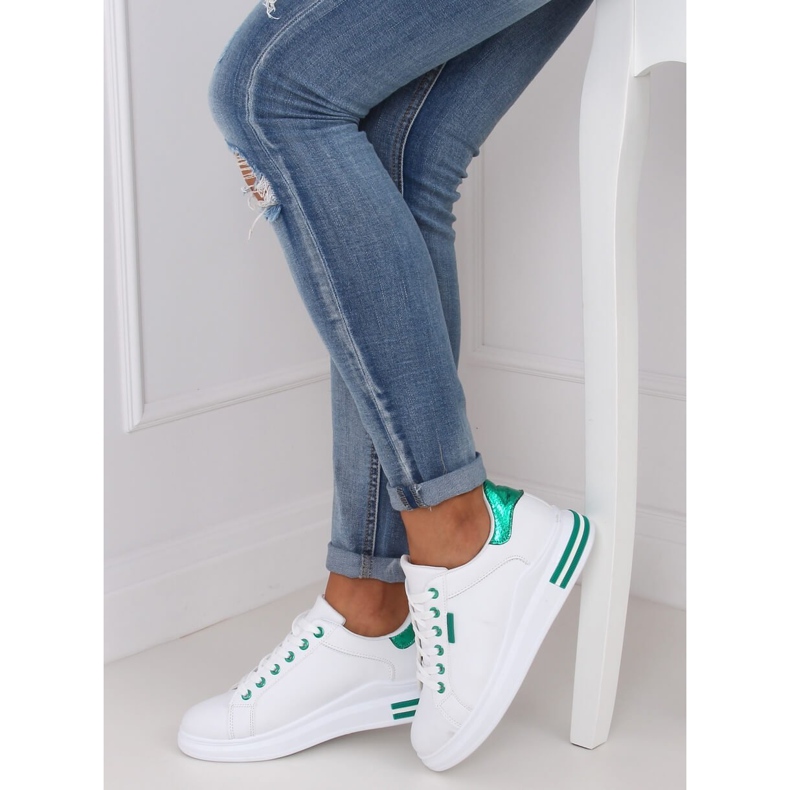Scarpe sportive da donna bianche NB320P-5 WHITE / GREEN bianco 2