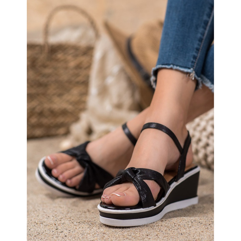 SHELOVET Sandali con zeppa lucidi nero 1