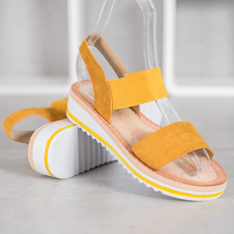 Mannika Sandali in pelle scamosciata sulla piattaforma giallo 1