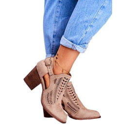 Bellucci Stivali da donna con cut-out Primavera Beige Velluci 1