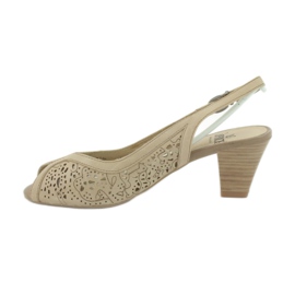 Sandali in pelle traforati Caprice 29606 beige 1