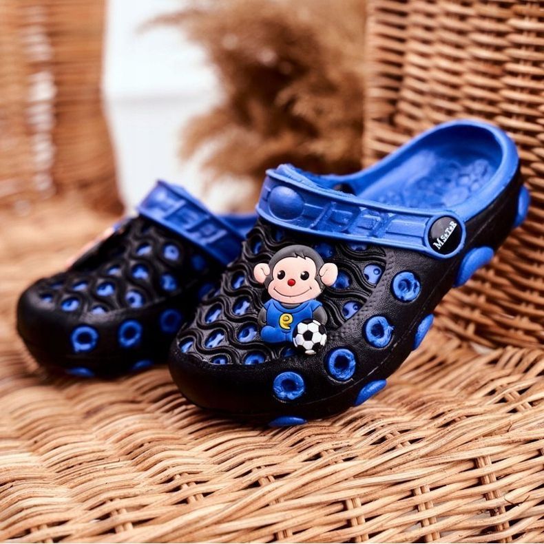Pantofole per bambini in schiuma Crocs Black Monkey Footballer nero blu 1