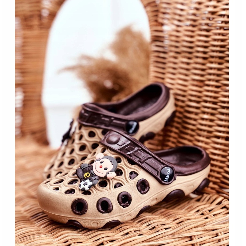 Pantofole per bambini in schiuma Crocs Brown Monkey Footballer marrone 1