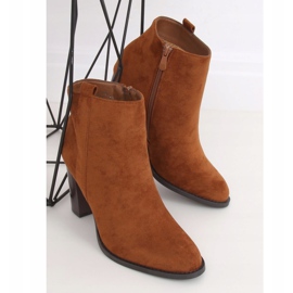 Tacchi alti classici cammello UK09P Camel marrone 1