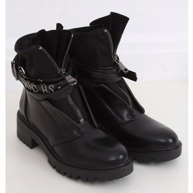 Stivali su una massiccia suola nera NC1050 Black nero 1