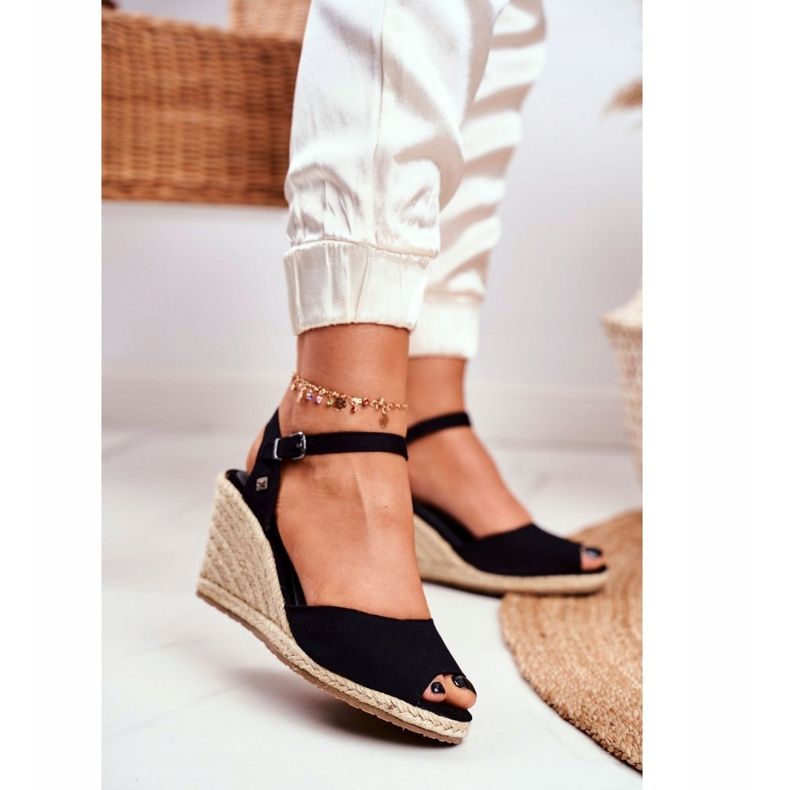 Sandali da donna su una zeppa intrecciata Big Star Black DD274A209 nero 1