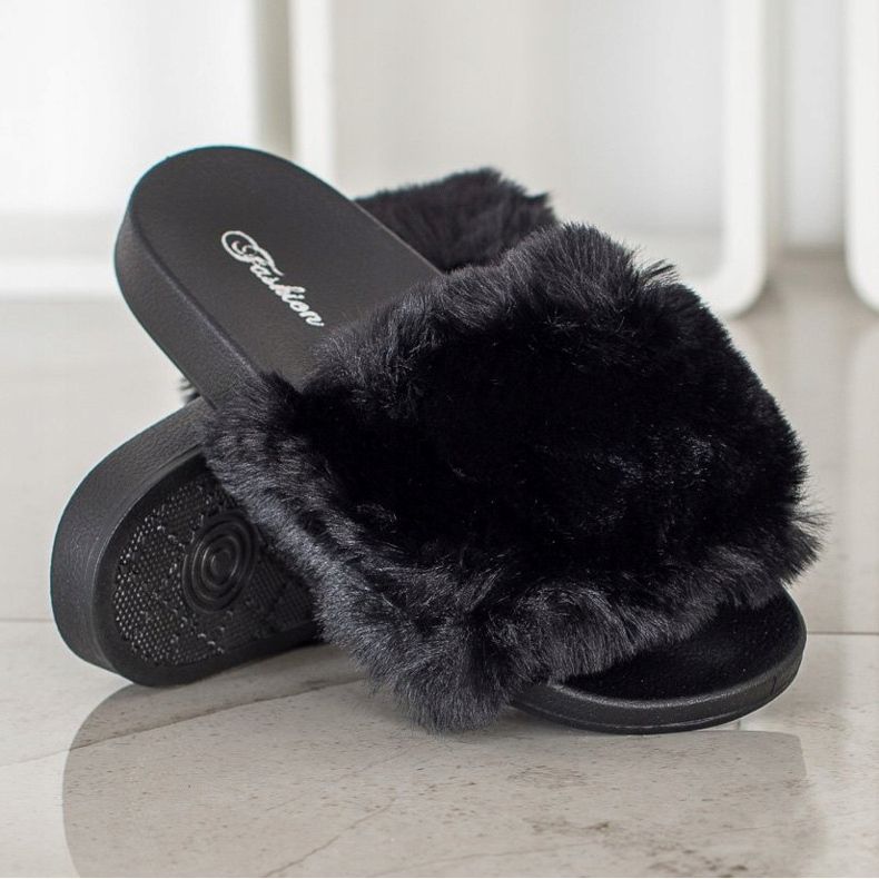 Bona Infradito alla moda con pelliccia nero 1