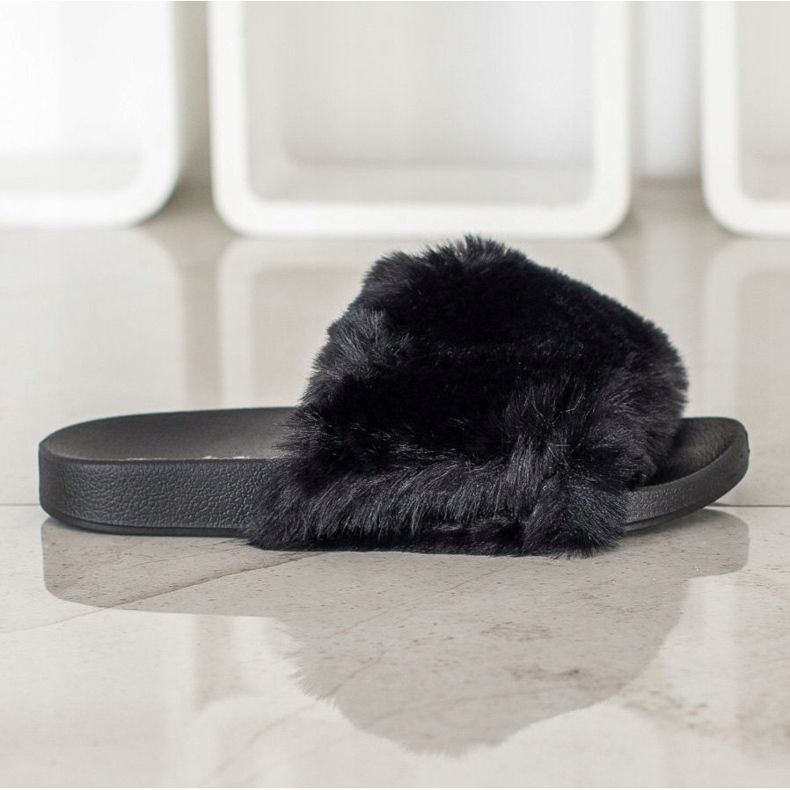 Bona Infradito alla moda con pelliccia nero 2