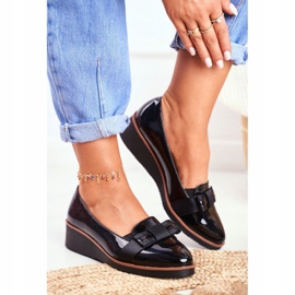 Vinceza Scarpe brogue da donna su zeppe nere laccate Milona nero 1