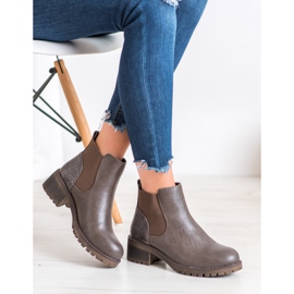 J. Star Stivali slip-on su un palo marrone 1