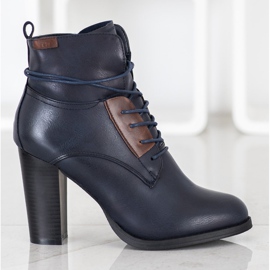 Evento Stivali blu navy su un pilastro 2