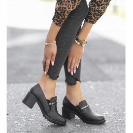Scarpe nere da donna sul post C17-6113 nero 1