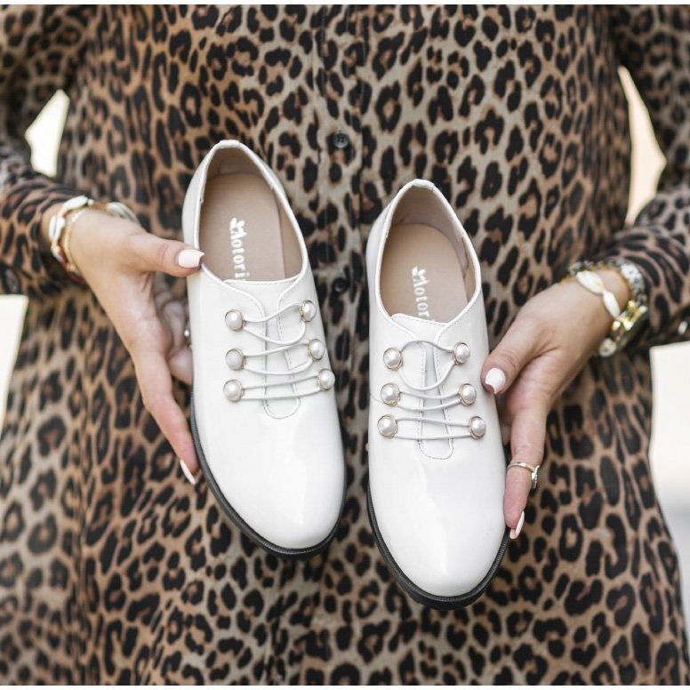 Scarpe laccate bianche sul palo C17-57011-2 bianca 1