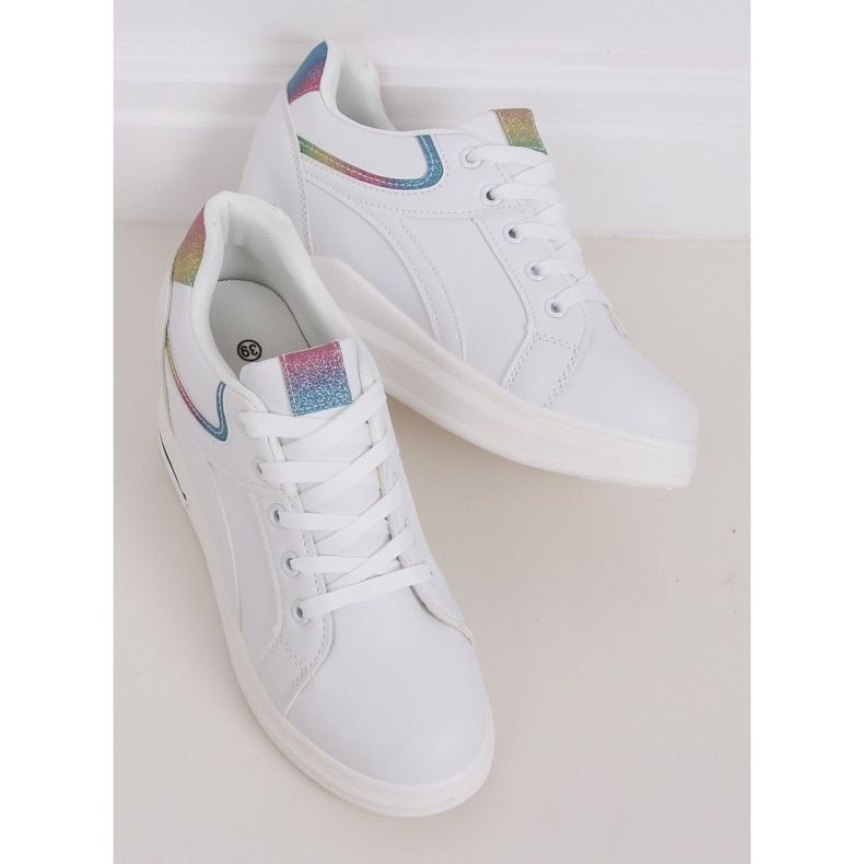 Sneakers bianche BY-0370 WHITE / COLOR su zeppa nascosta bianca 1