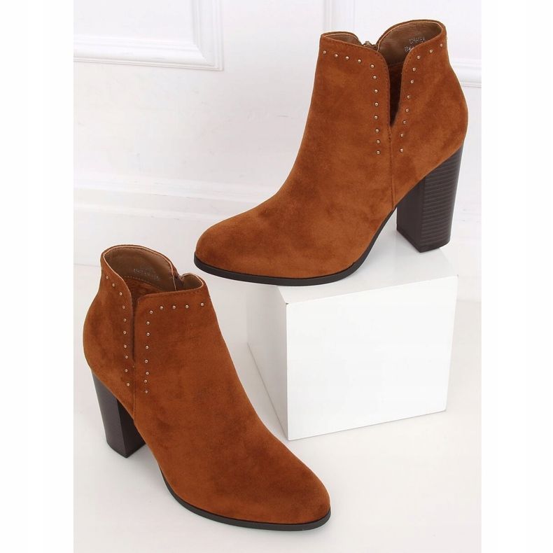 Camel UK11P Stivali con tacco alto color cammello marrone 1