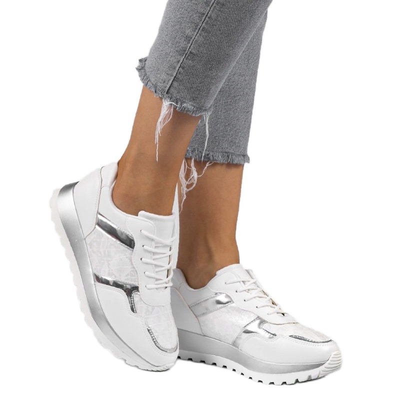Sneakers sportive in ecopelle bianca 2019-447 1