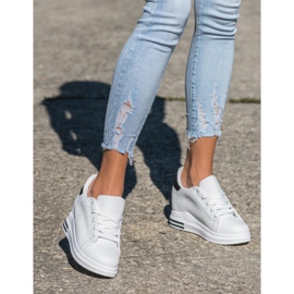 SHELOVET Scarpe sportive su una zeppa bianco 1