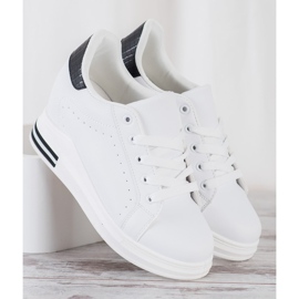 SHELOVET Scarpe sportive su una zeppa bianco 2
