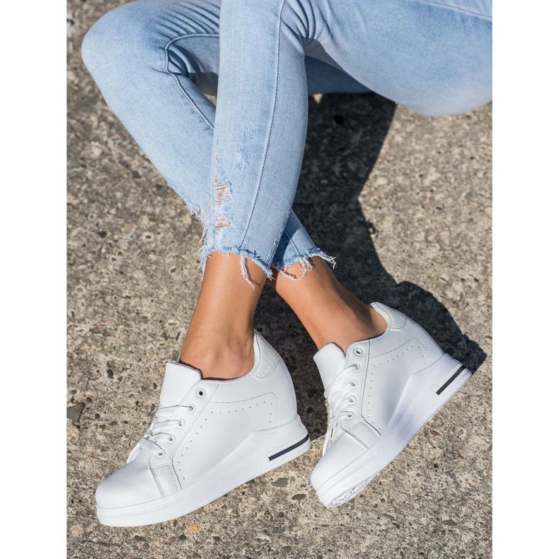 SHELOVET Scarpe sportive su una zeppa bianco 1