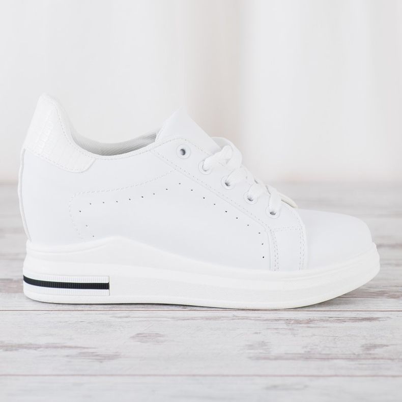 SHELOVET Scarpe sportive su una zeppa bianco 2