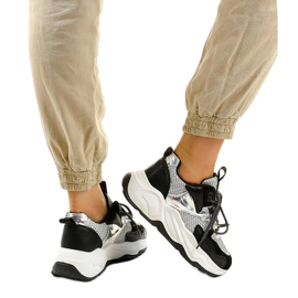 Sneakers sportive bianche con inserti neri RAL-63 nero 1