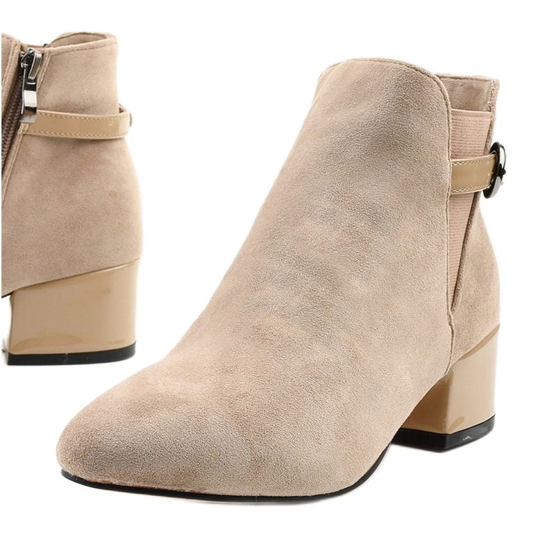 Stivali beige con un piccolo post di Brizaris 1