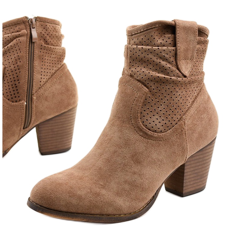 Stivaletti in suede kaki sul post di Delalise cachi 1