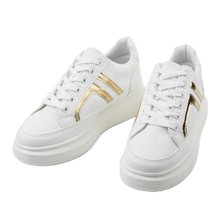 Le prime sneakers bianche bianco d'oro 2