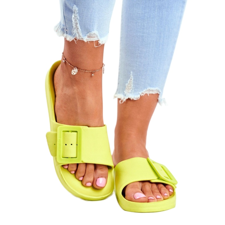 Pantofole da donna Big Star con fibbia verde FF274A390 3