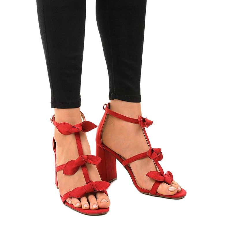Sandali rossi sul post 0354-8 rosso 1