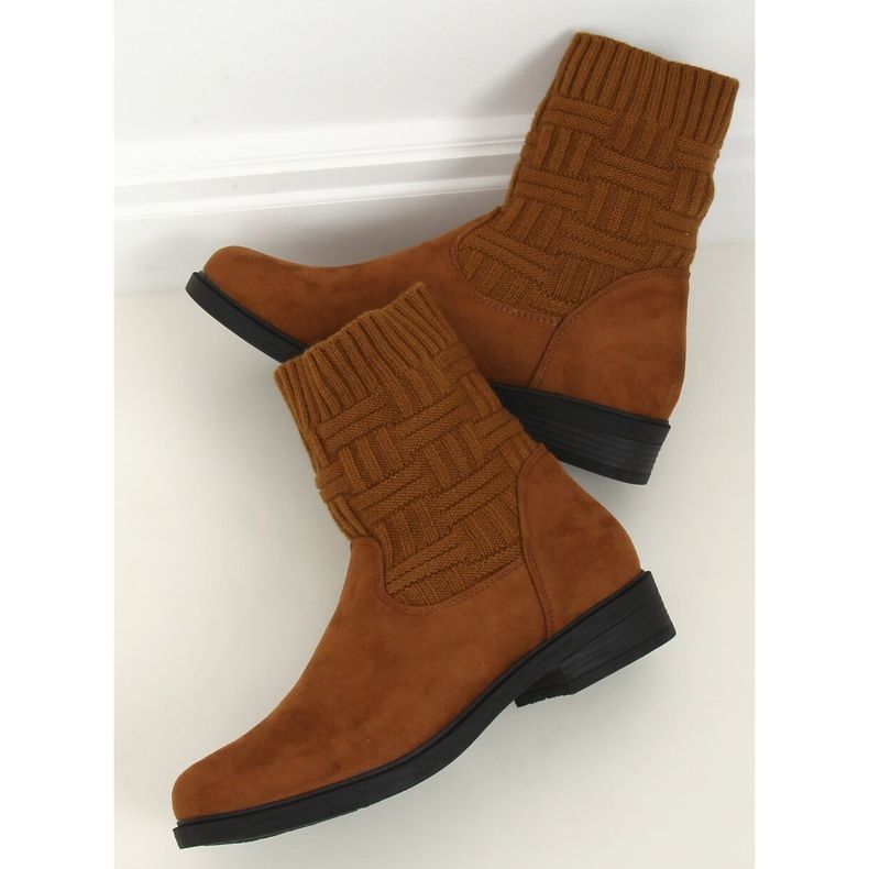 Stivali con tomaia cammello E2100 Maglione cammello marrone 1
