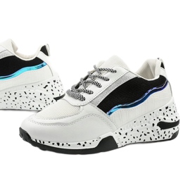 Sneakers sportive bianche con inserti neri C-3151 bianco nero 1