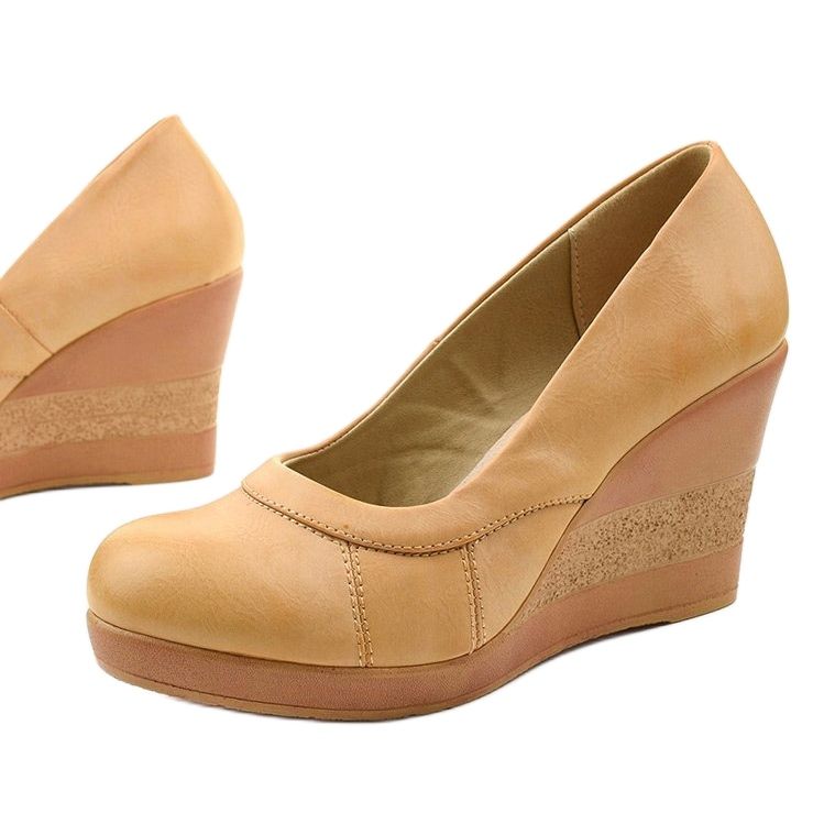 Décolleté con zeppa beige di Berinara 1