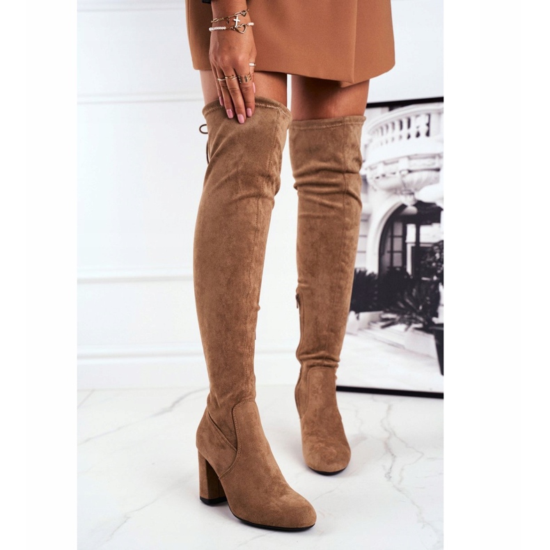 Mulanka Stivali da donna in pelle scamosciata su un tacco Beige Highso 1