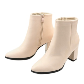 Stivali beige sul palo Catael 1