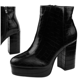 Stivaletti neri sul post Usinaya nero 1