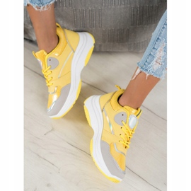 Ideal Shoes Scarpe da ginnastica casual con piattaforma giallo 1